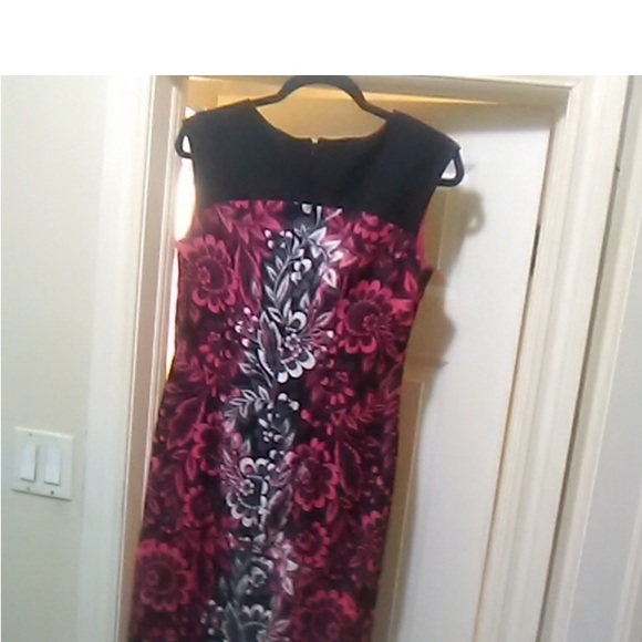 MAGGIE LONDON DESIGNER Sleeveless Black Dress w/ Pink & White Floral Pattern (6) - Picture 7 of 10